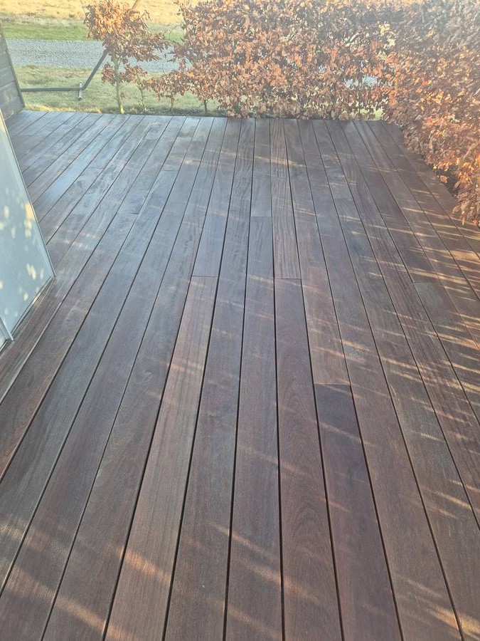 Rens af træterrasse efter rens